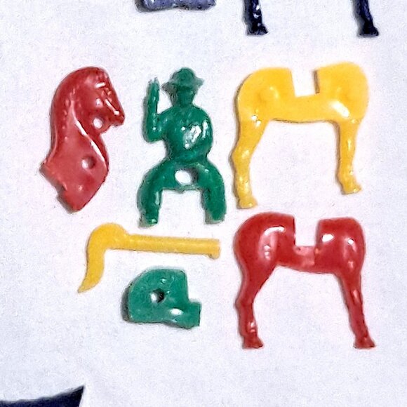 5 Vintage 1960s Puzzle Keychain Gumball Vending Machine Toys - Picture 9 of 10